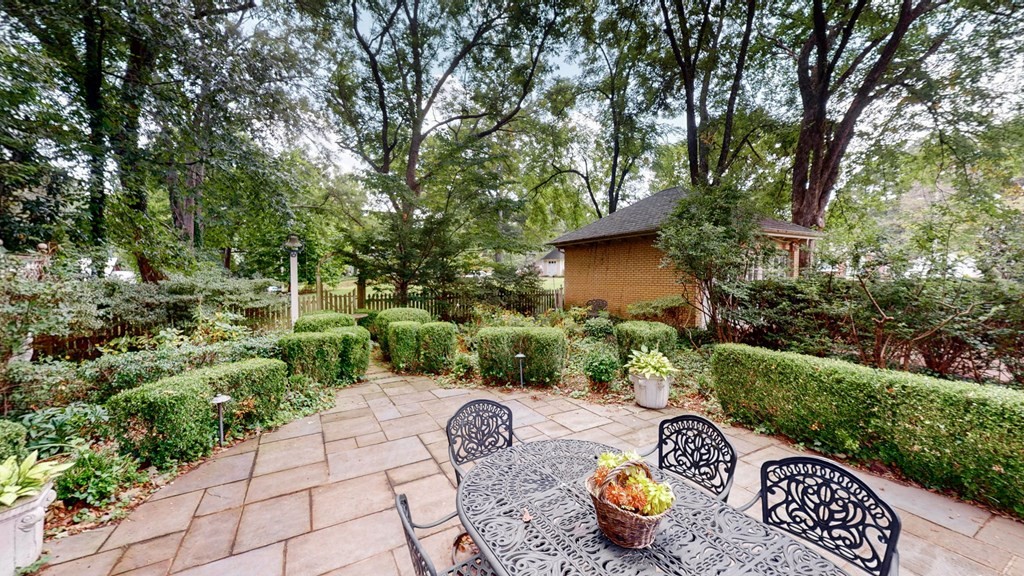 505 Walnut Street Paris, TN 38242 - Photo 48 of 54 a view of a table and chairs in a garden