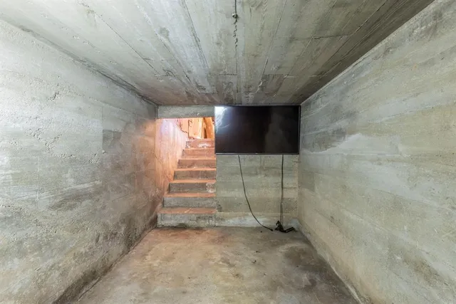 a front view of house with yard