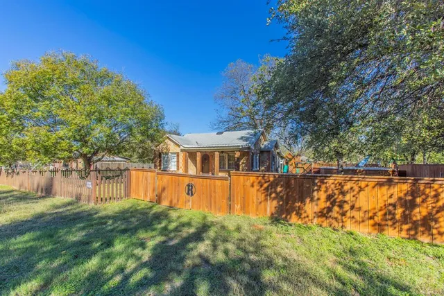 $1,475 | 2200 Montrose Street, Bellmead, TX 76705