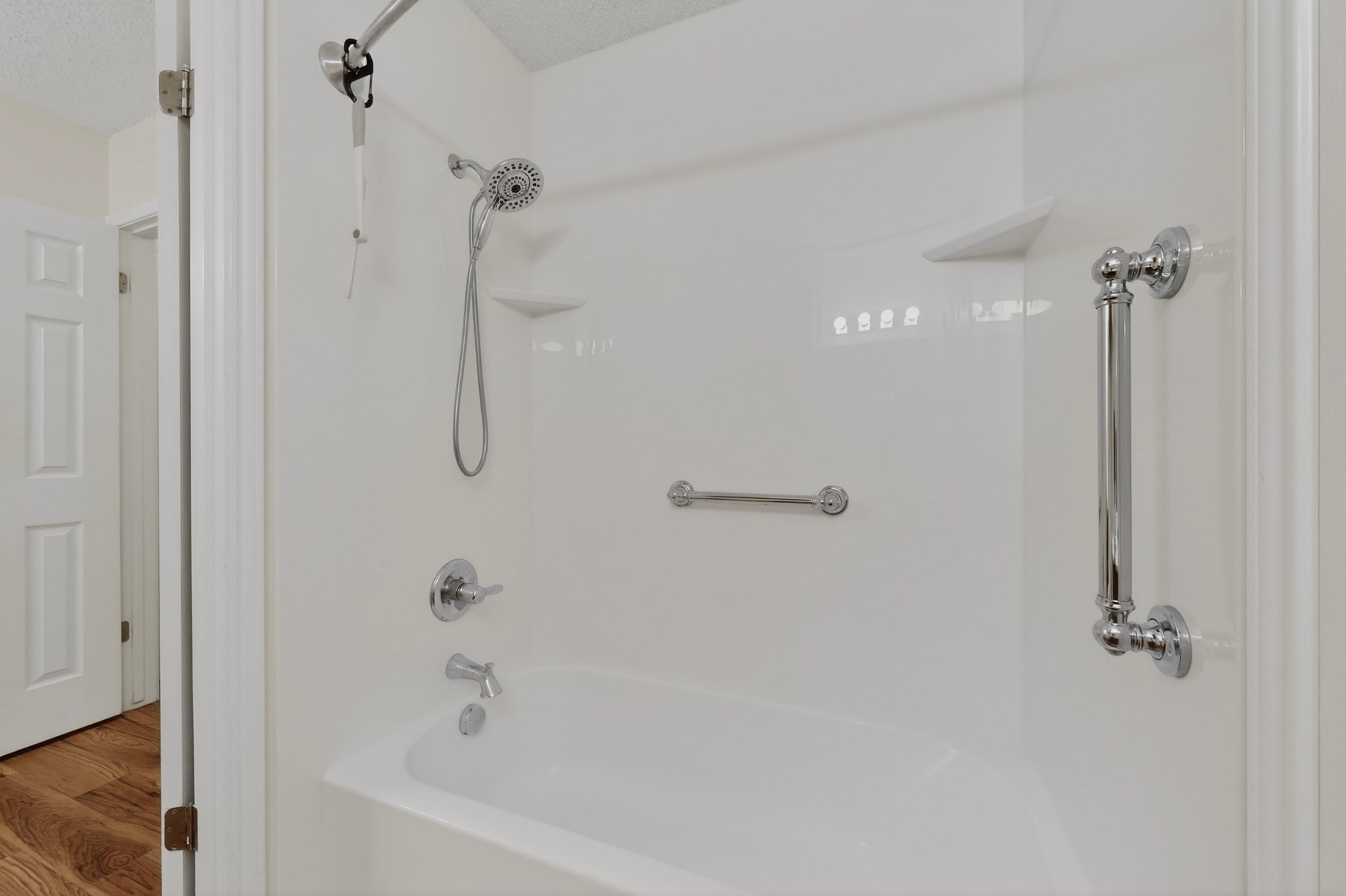 12800 Old San Antonio Road, Unit A Manchaca, TX 78652 - Photo 17 of 28 Full bath off Bedroom1