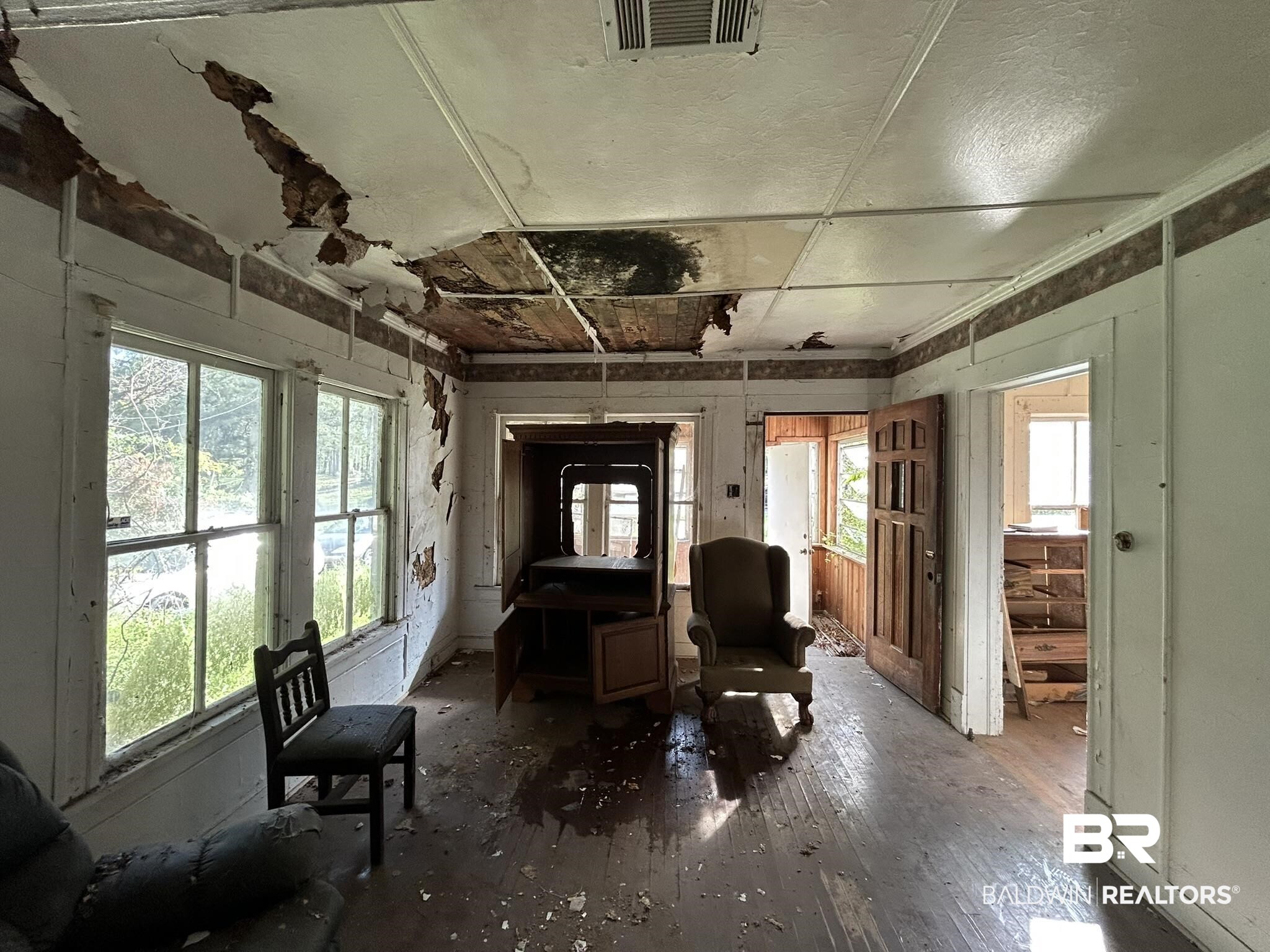 3142 West Turner Road Mobile, AL 36612 - Photo 6 of 19 Sitting room featuring visible vents, a healthy amount of sunlight, and hardwood / wood-style flooring