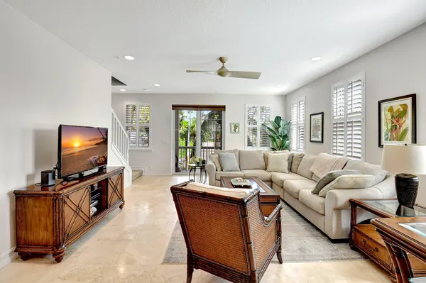 $4,500 | 122 Southwest 1st Avenue, Delray Beach, FL 33444