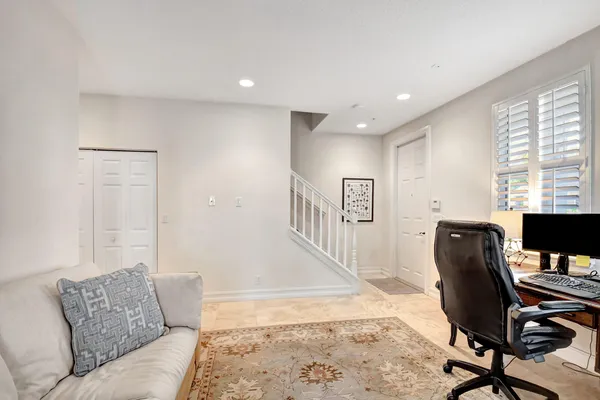 $4,500 | 122 Southwest 1st Avenue, Delray Beach, FL 33444