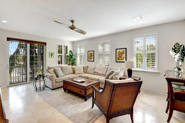 $4,500 | 122 Southwest 1st Avenue, Delray Beach, FL 33444