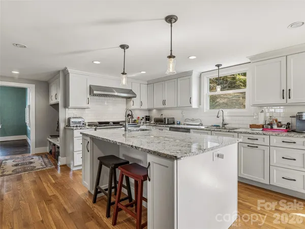 $1,200,000 | 3 Perrion Avenue, Weaverville, NC 28787