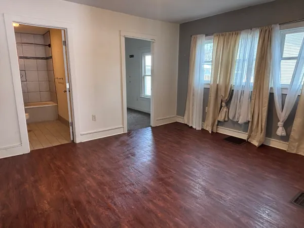 $134,900 | 463 East Chicago Street, Jonesville, MI 49250