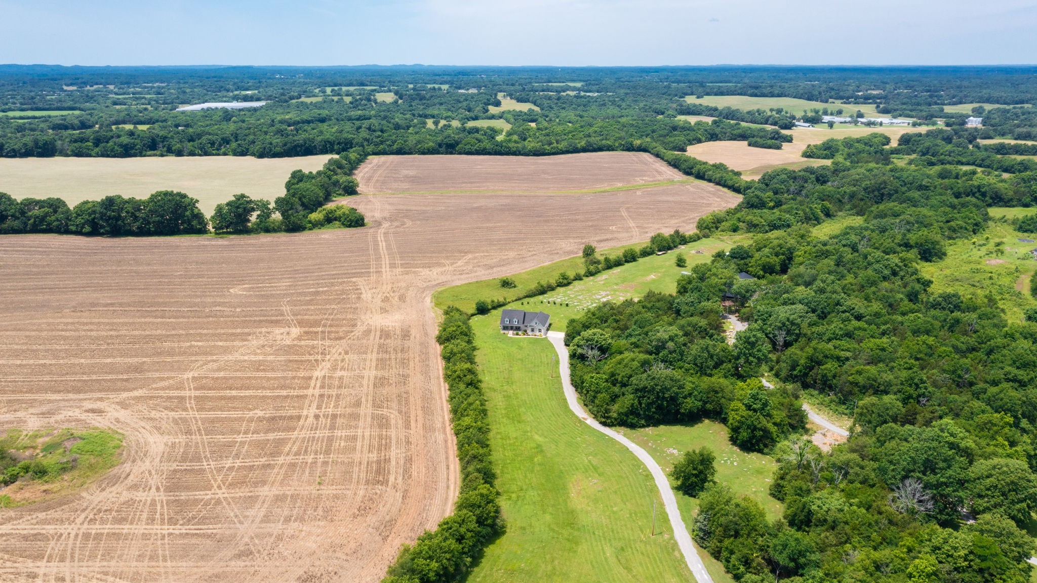 332 Coble Road Shelbyville, TN 37160 - Photo 7 of 30 a view of a city