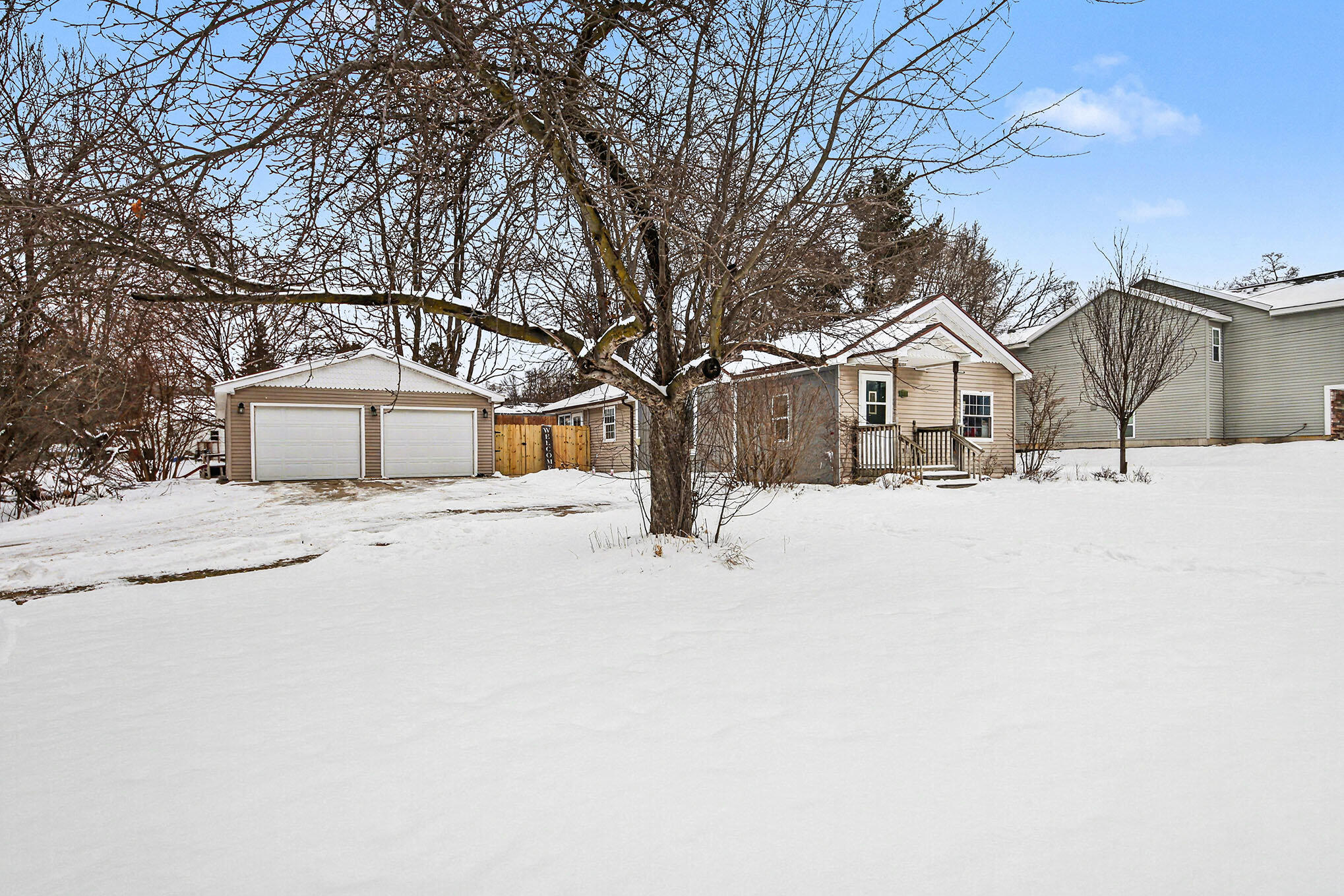 1415 4 Mile Road Northeast Grand Rapids, MI 49525 - Photo 3 of 20 016_file_118