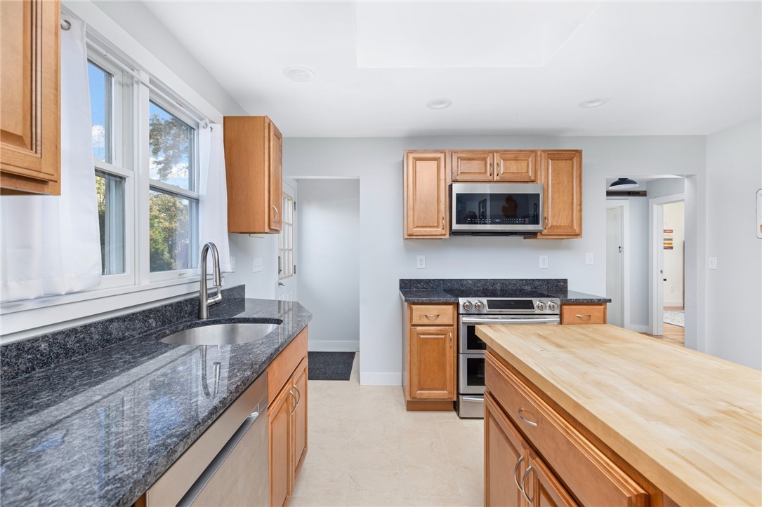 44 Orchard View Road Portsmouth, RI 02871 - Photo 12 of 40