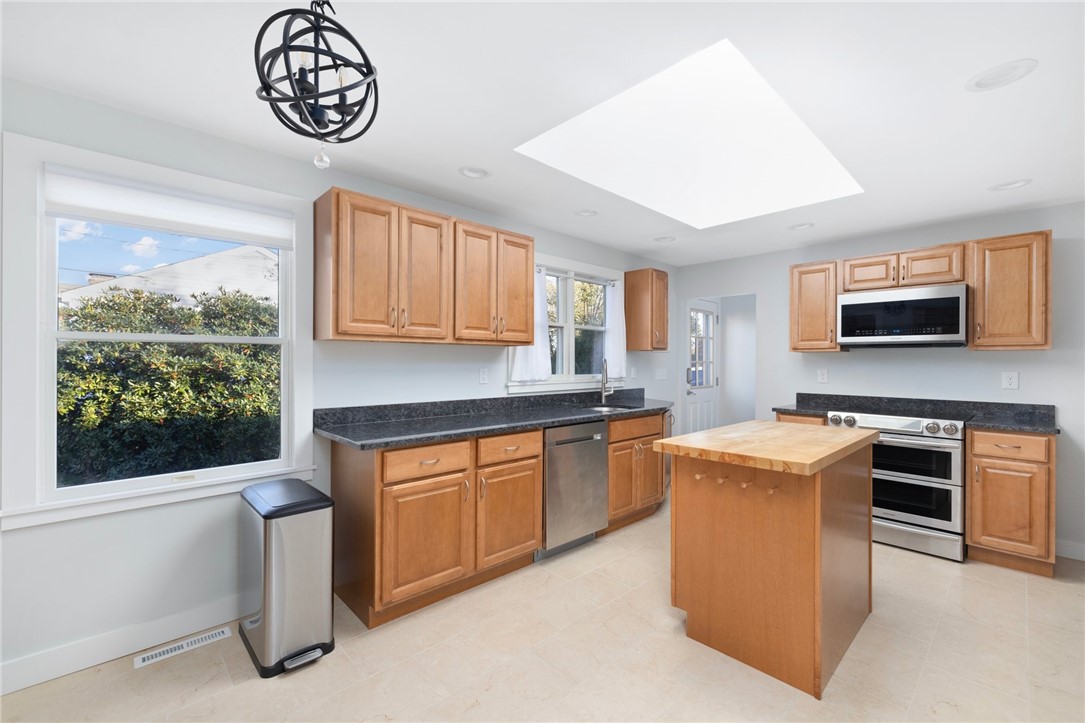 44 Orchard View Road Portsmouth, RI 02871 - Photo 8 of 40