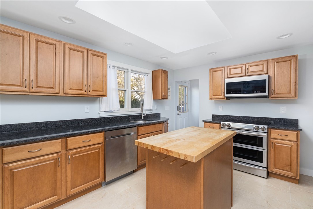 44 Orchard View Road Portsmouth, RI 02871 - Photo 9 of 40