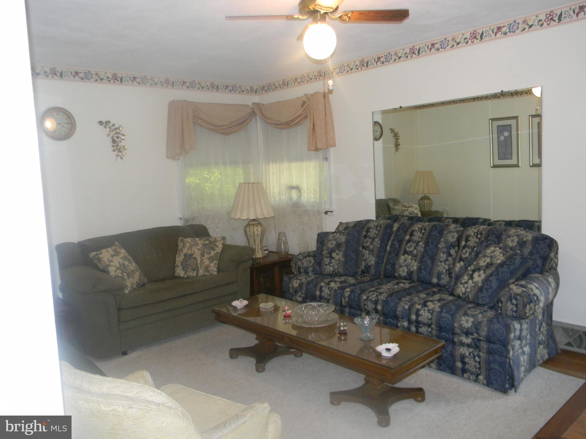 237 Mulberry Road Millville, NJ 08332 - Photo 3 of 21 Living room