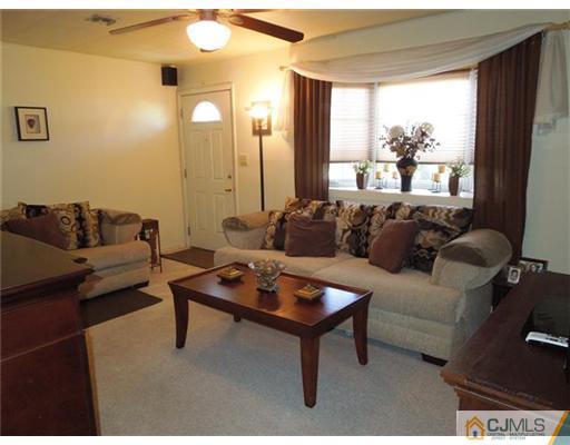 26 Glenville Road Edison, NJ 08817 - Photo 3 of 20 Gallery Image 3