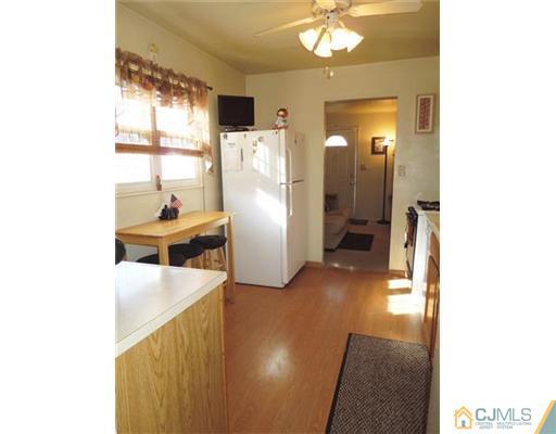 26 Glenville Road Edison, NJ 08817 - Photo 5 of 20 Gallery Image 5