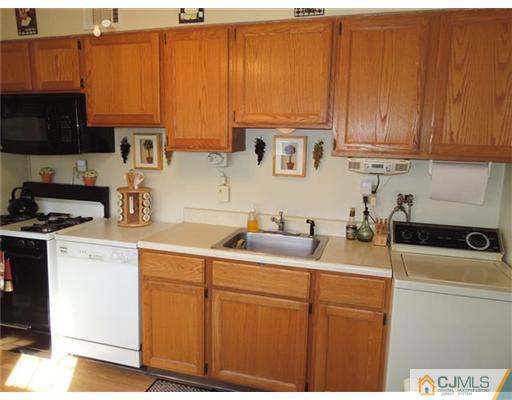 26 Glenville Road Edison, NJ 08817 - Photo 6 of 20 Gallery Image 6