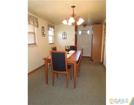 26 Glenville Road Edison, NJ 08817 - Photo 7 of 20 Gallery Image 7