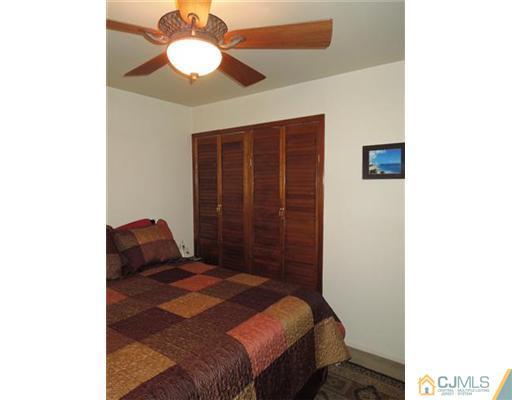26 Glenville Road Edison, NJ 08817 - Photo 10 of 20 Gallery Image 10