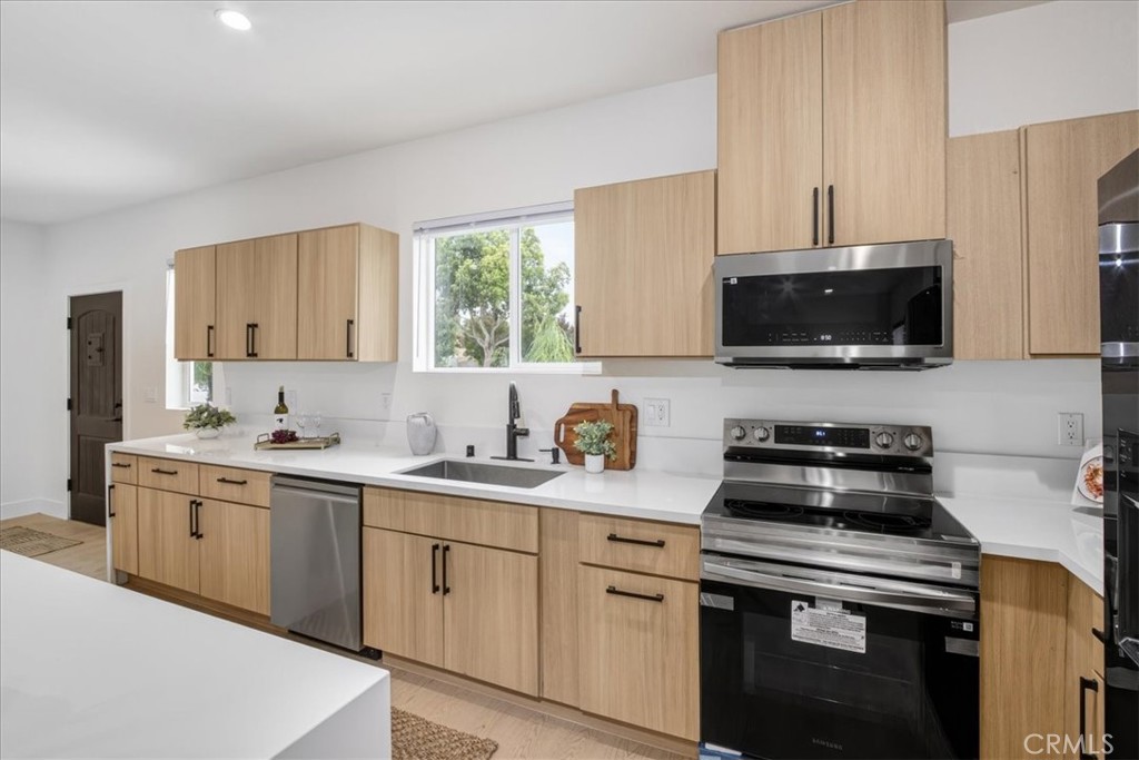 16623 Lake Avenue Paramount, CA 90723 - Photo 8 of 57