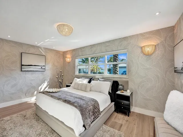 $1,379,000 | 913 South Lakeside Place, Lantana, FL 33462