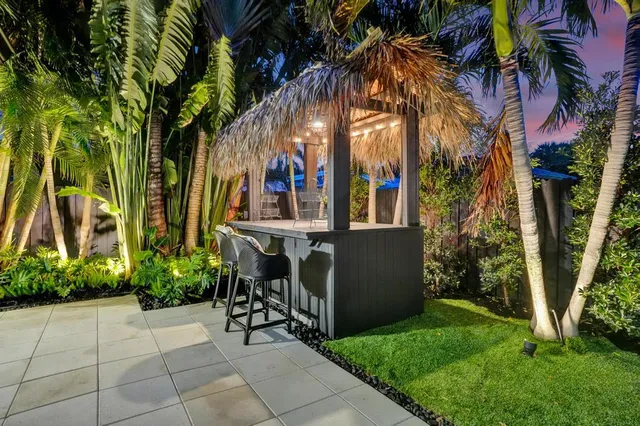 $1,379,000 | 913 South Lakeside Place, Lantana, FL 33462