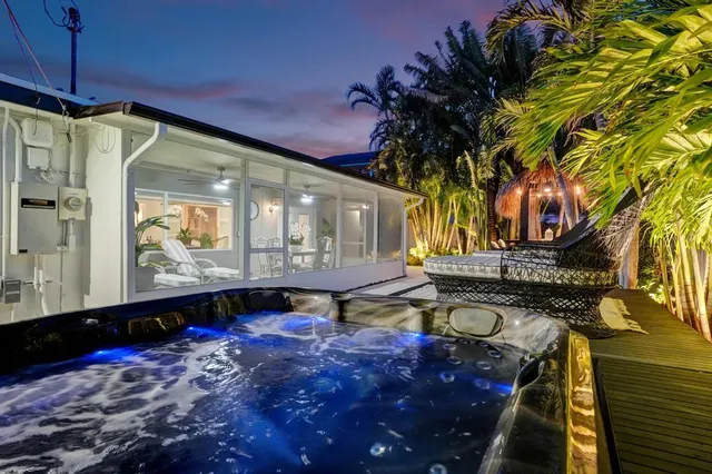 $1,379,000 | 913 South Lakeside Place, Lantana, FL 33462