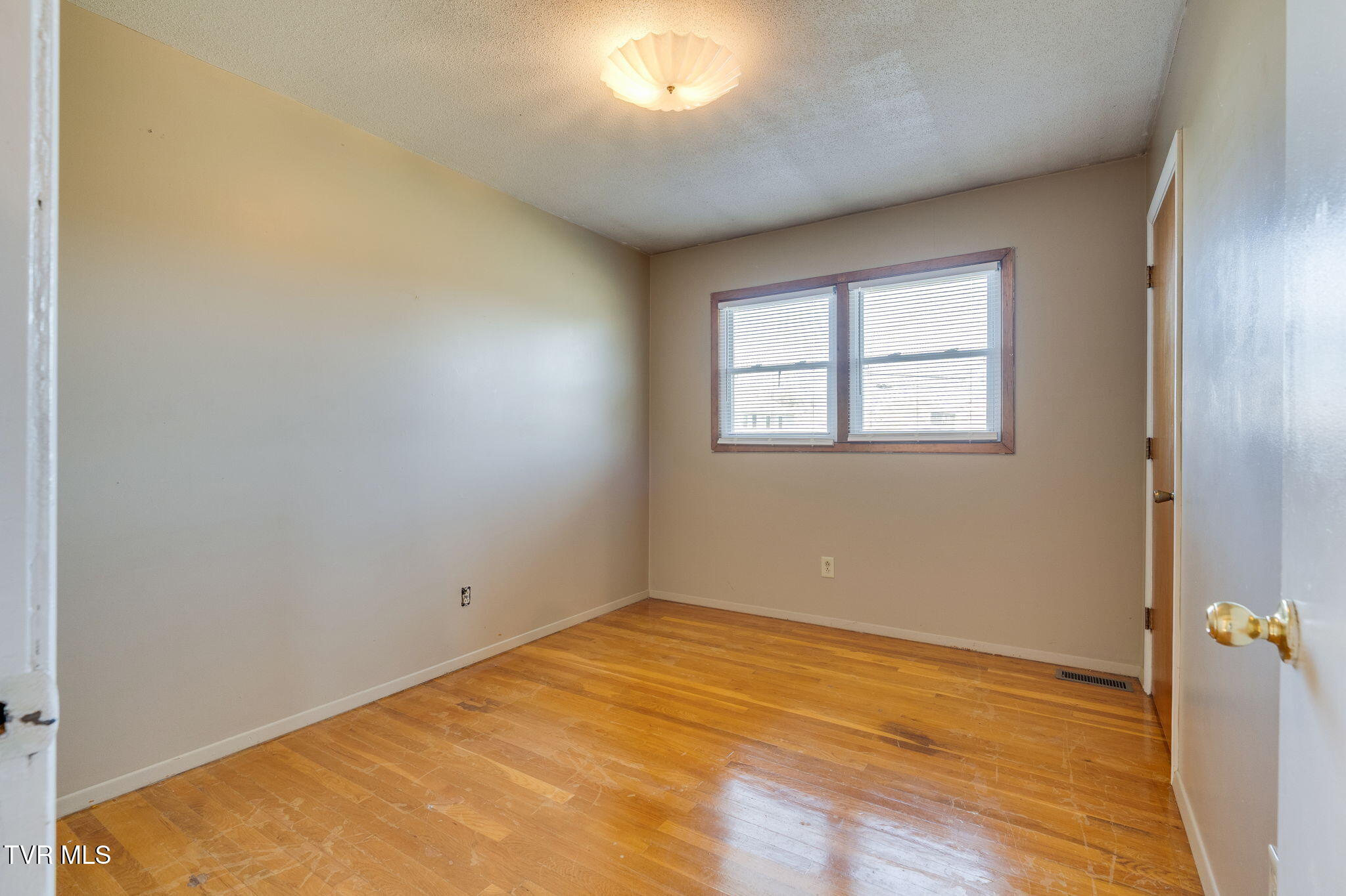 2907 Indian Ridge Road Johnson City, TN 37604 - Photo 12 of 37 020