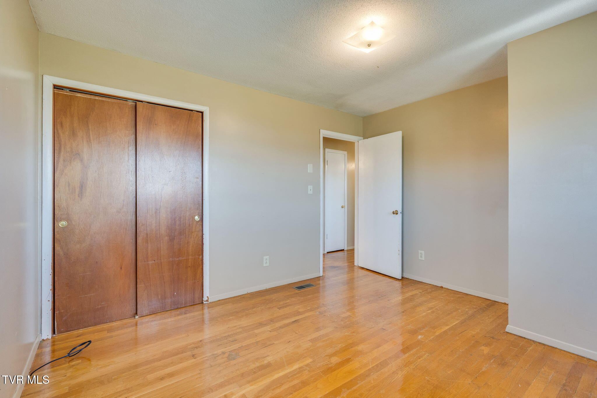 2907 Indian Ridge Road Johnson City, TN 37604 - Photo 14 of 37 018