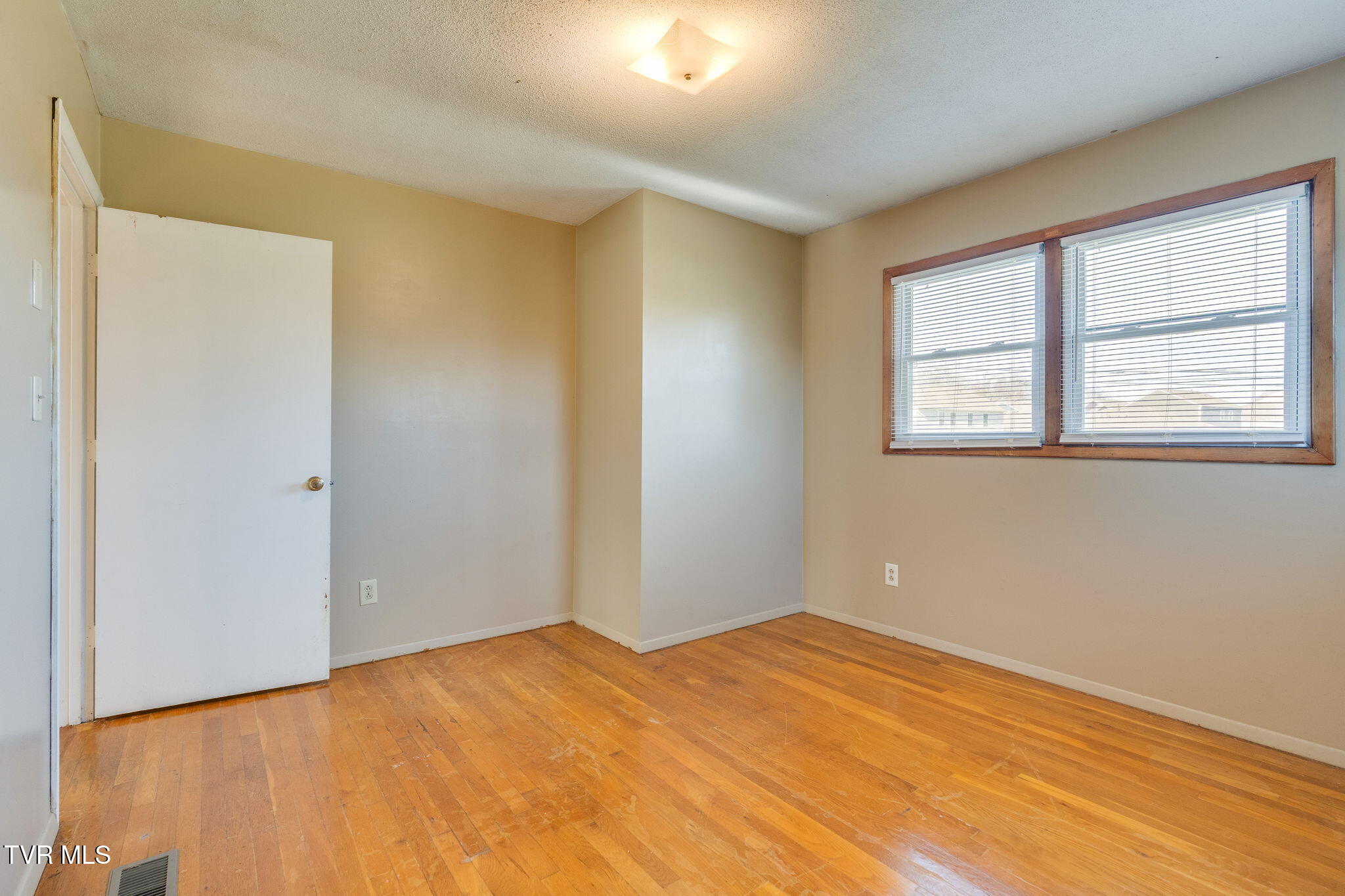 2907 Indian Ridge Road Johnson City, TN 37604 - Photo 15 of 37 017