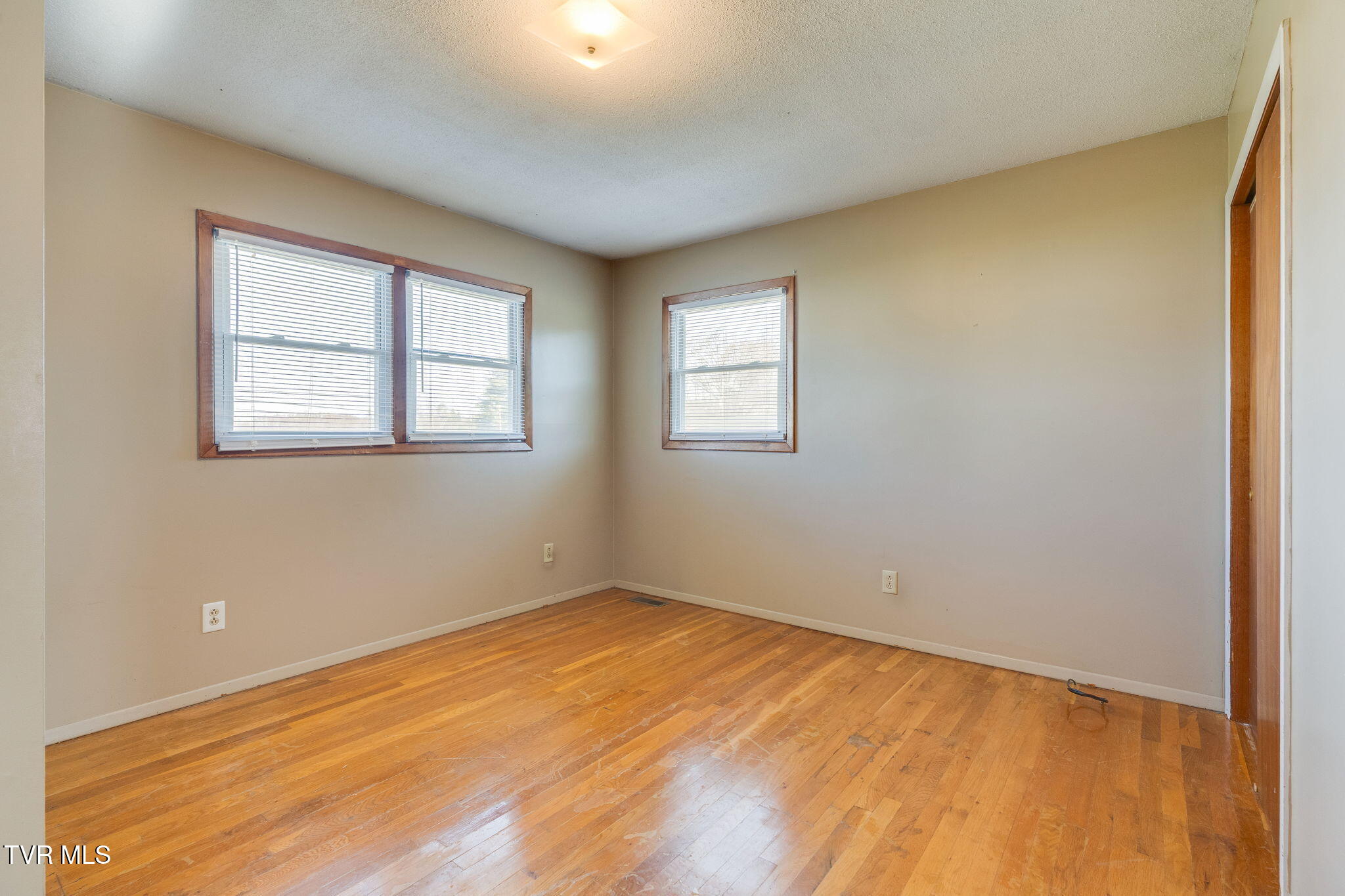 2907 Indian Ridge Road Johnson City, TN 37604 - Photo 16 of 37 016