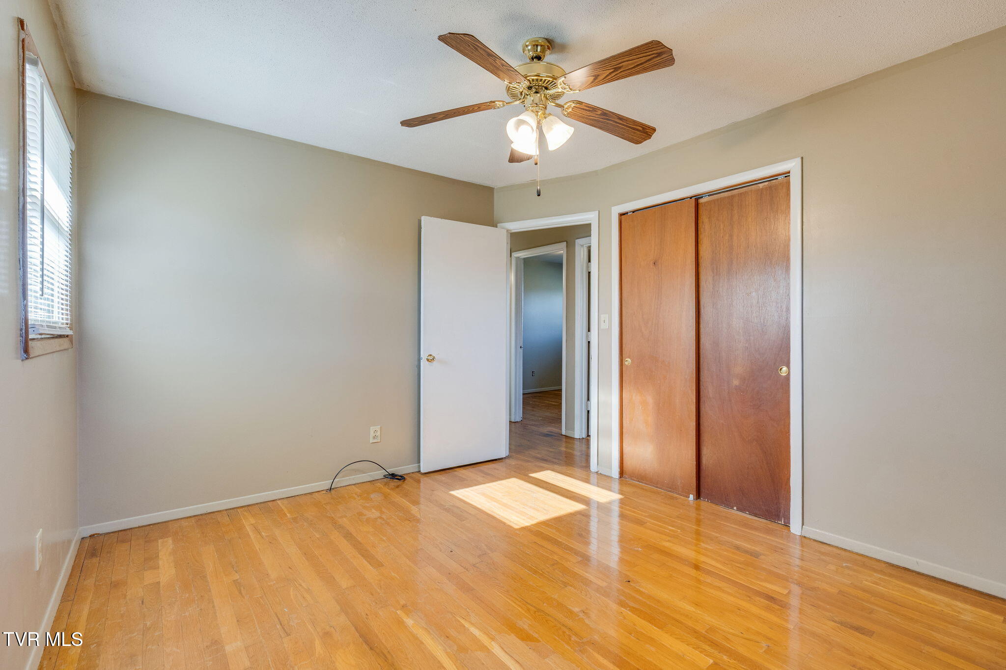 2907 Indian Ridge Road Johnson City, TN 37604 - Photo 17 of 37 015