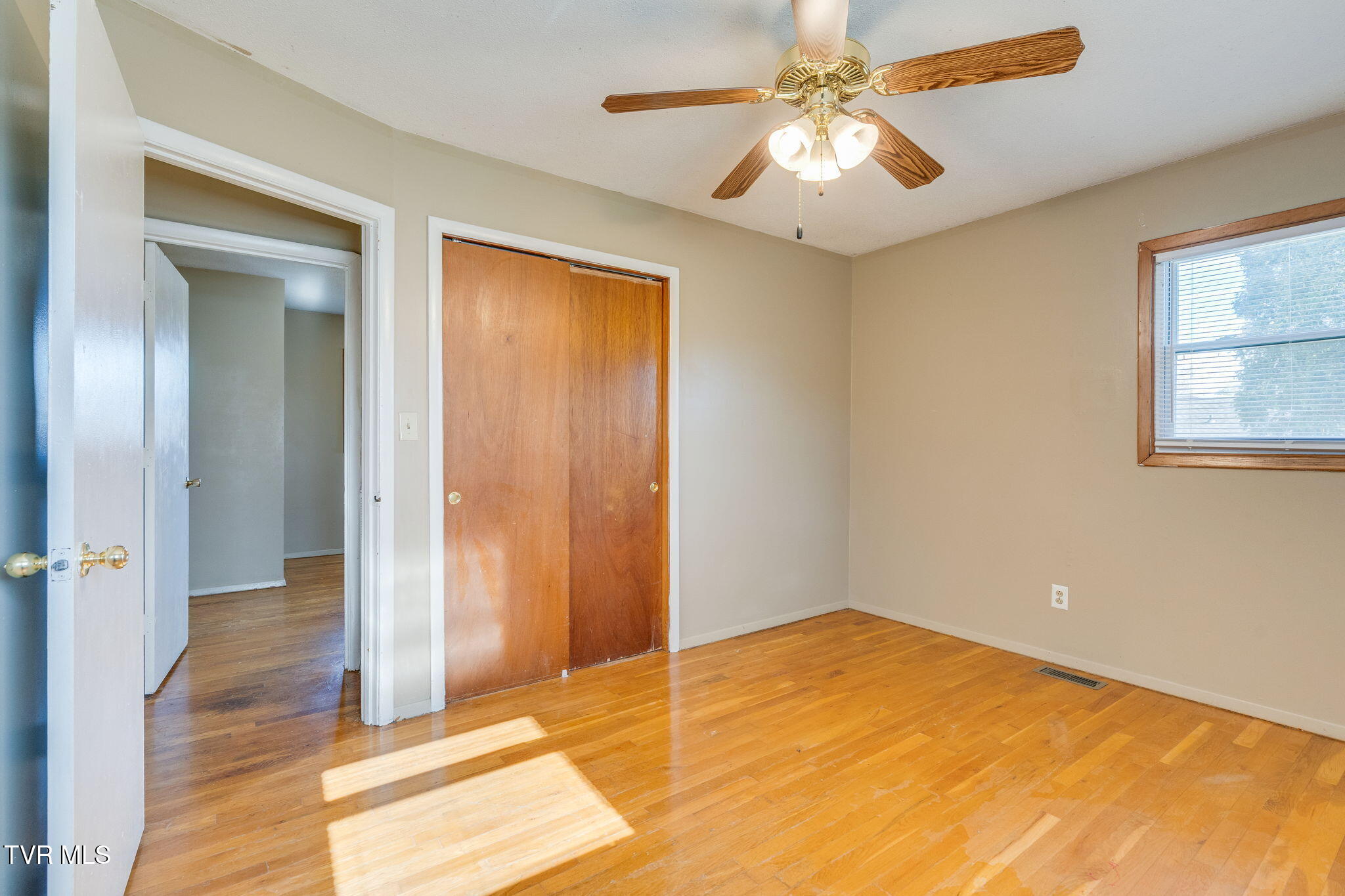 2907 Indian Ridge Road Johnson City, TN 37604 - Photo 18 of 37 014