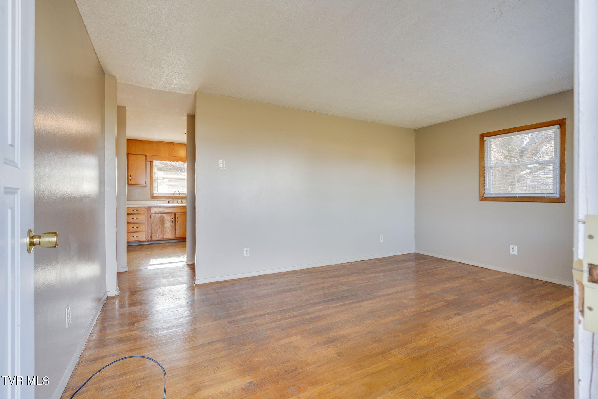 2907 Indian Ridge Road Johnson City, TN 37604 - Photo 4 of 37 006