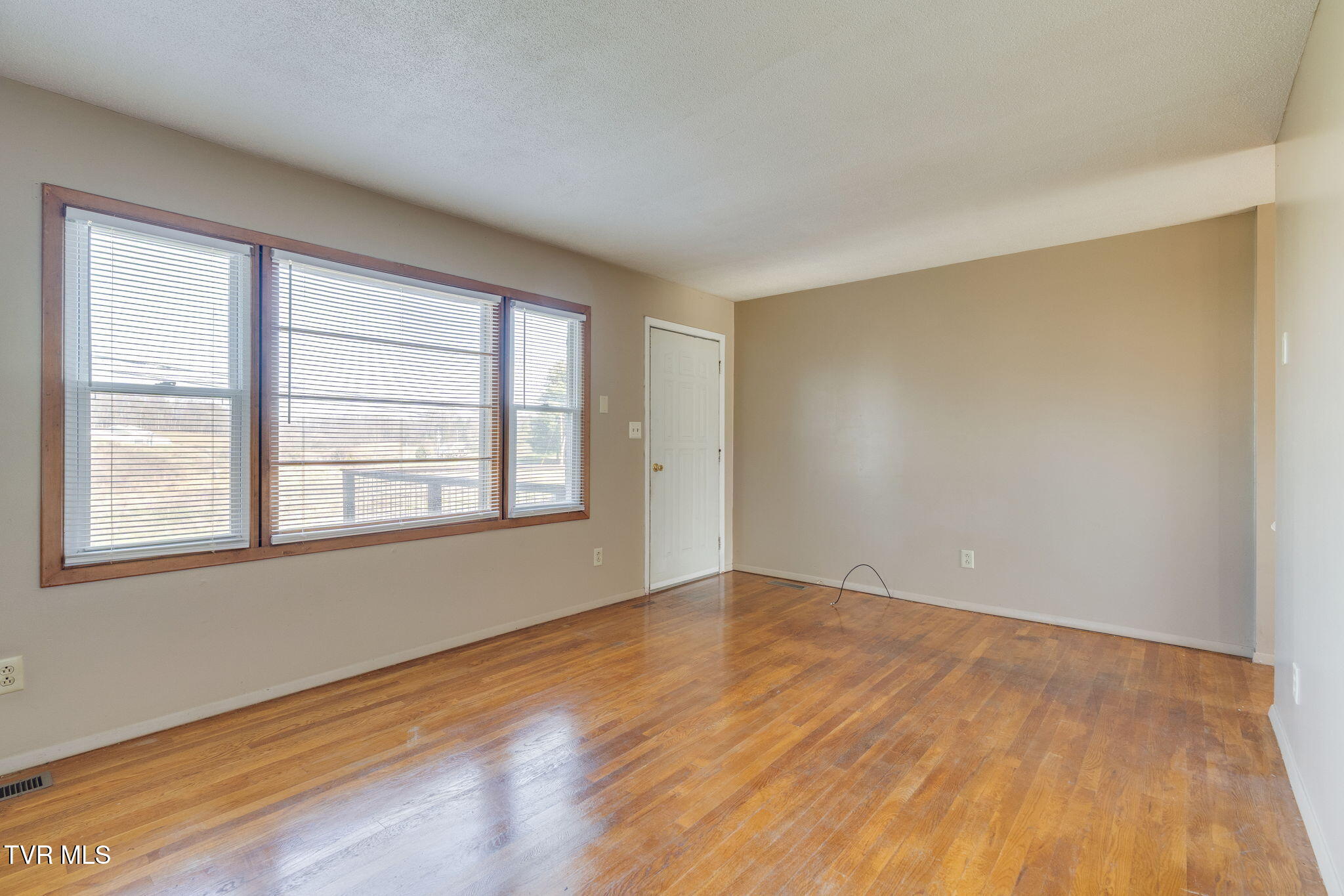 2907 Indian Ridge Road Johnson City, TN 37604 - Photo 6 of 37 008