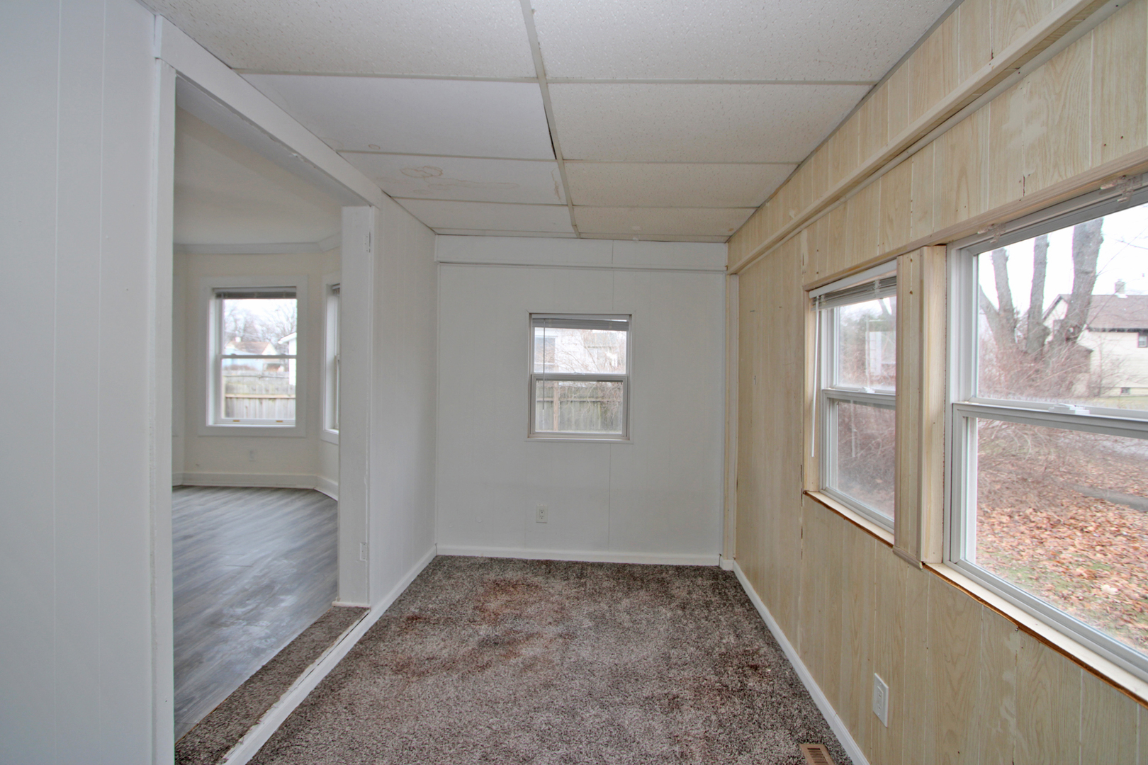 3013 Elim Avenue Zion, IL 60099 - Photo 14 of 36 a view of hallway with windows
