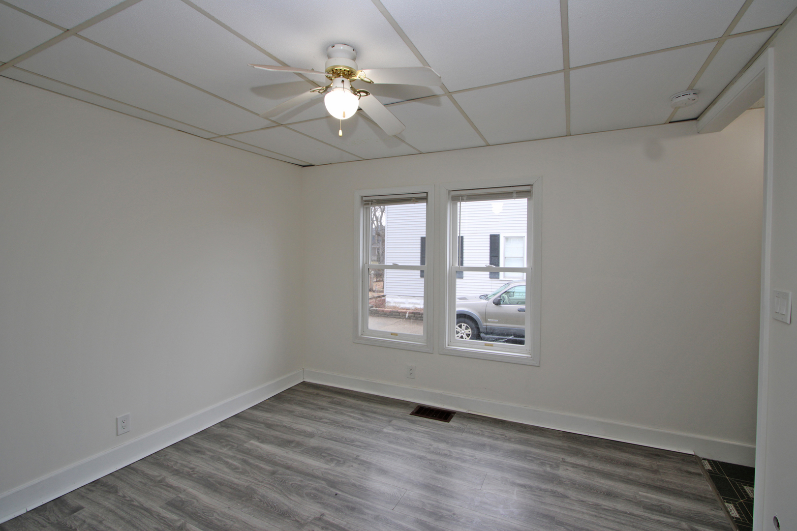 3013 Elim Avenue Zion, IL 60099 - Photo 20 of 36 a view of an empty room with a window