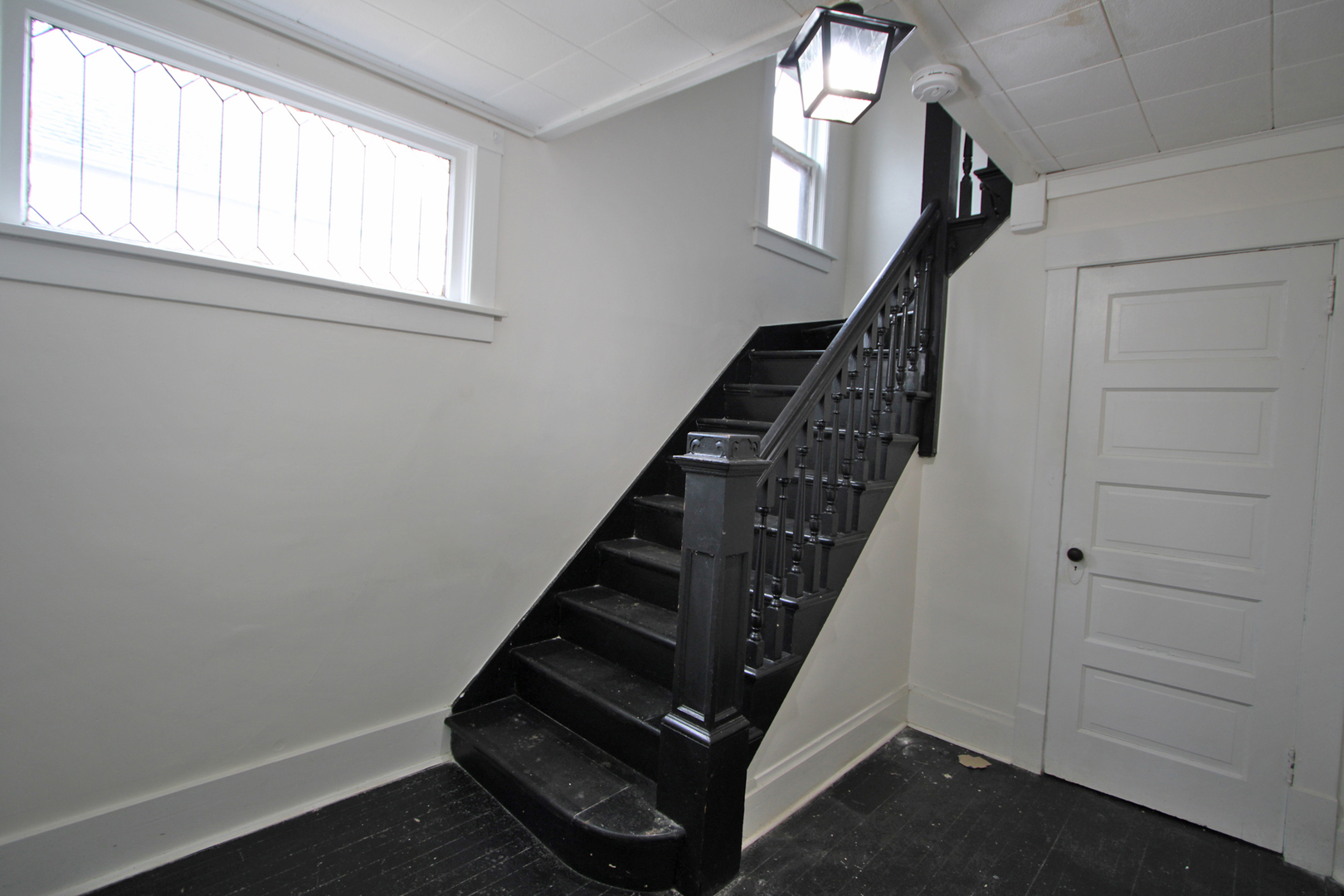 3013 Elim Avenue Zion, IL 60099 - Photo 5 of 36 a view of entryway with wooden floor