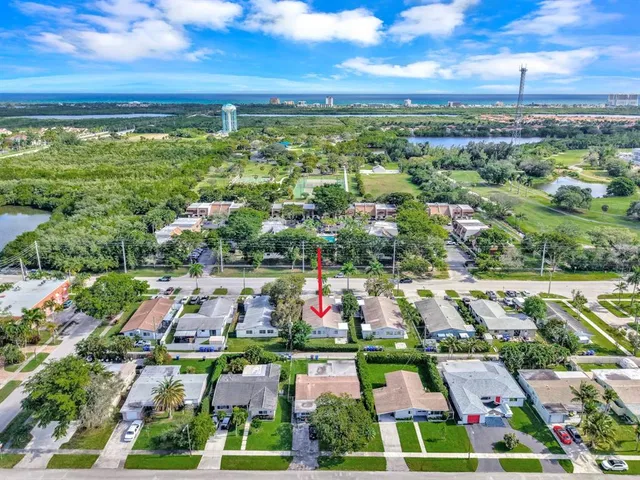 $2,450 | 2118 North 14th Avenue, Unit REAR, Hollywood, FL 33020