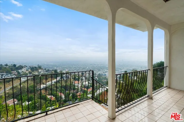 $4,250,000 | 1614 Viewmont Drive, Los Angeles, CA 90069
