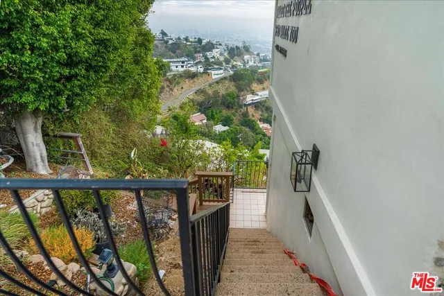 $4,250,000 | 1614 Viewmont Drive, Los Angeles, CA 90069