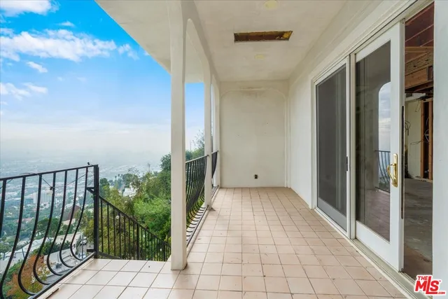 $4,250,000 | 1614 Viewmont Drive, Los Angeles, CA 90069
