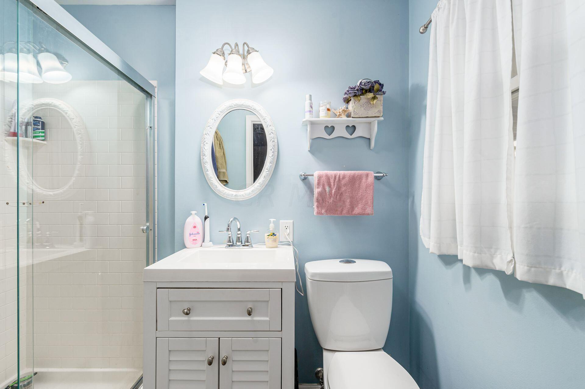5140 Edgeview Road Columbus, OH 43207 - Photo 15 of 39 1st Floor bath