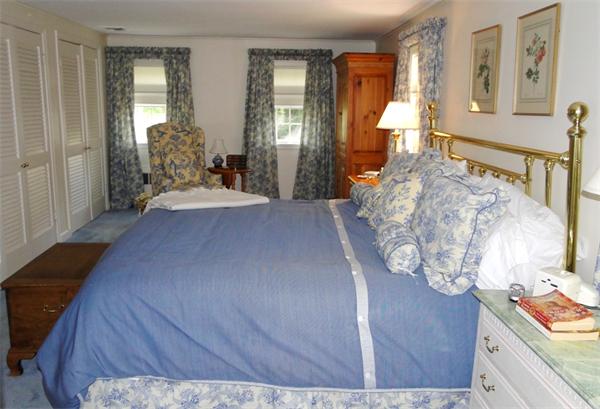76 Hampshire Road Wellesley, MA 02481 - Photo 10 of 15 Gallery Image 10
