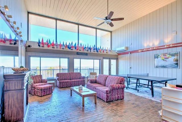 $1,800 | 375 Endicott Street North, Unit 305, Laconia, NH 03246