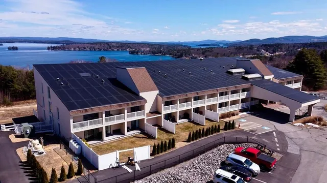 $1,800 | 375 Endicott Street North, Unit 305, Laconia, NH 03246