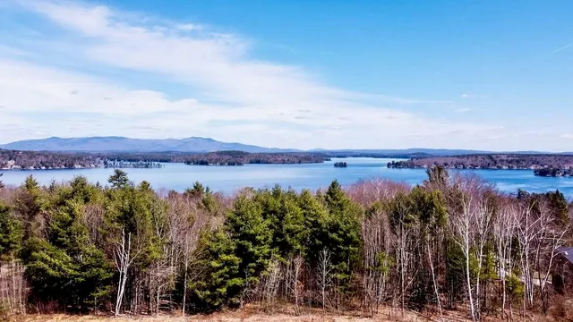 $1,800 | 375 Endicott Street North, Unit 305, Laconia, NH 03246