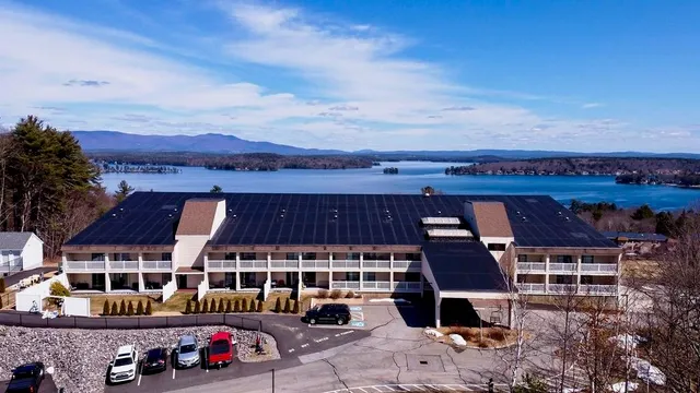 $1,800 | 375 Endicott Street North, Unit 305, Laconia, NH 03246