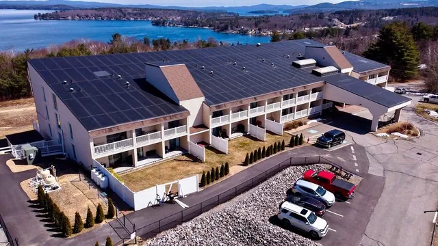 $1,800 | 375 Endicott Street North, Unit 305, Laconia, NH 03246