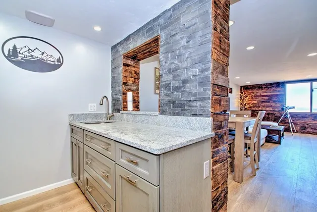 $1,800 | 375 Endicott Street North, Unit 305, Laconia, NH 03246