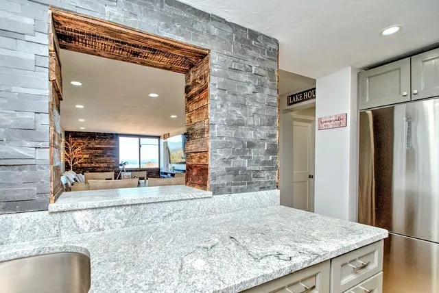 $1,800 | 375 Endicott Street North, Unit 305, Laconia, NH 03246