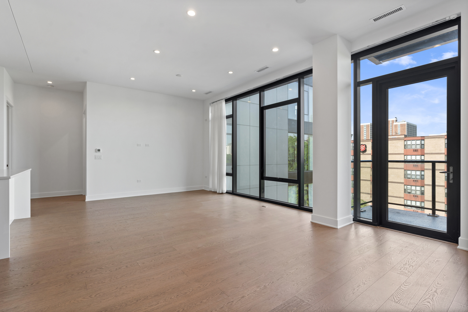 6 North Bishop Street, Unit 406 Chicago, IL 60607 - Photo 13 of 34